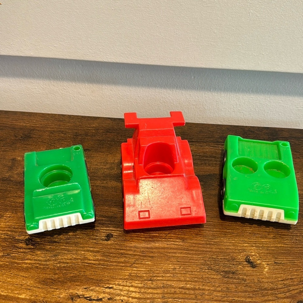 Vintage Fisher-Price Little People Green Car TC and one seat, red racing car